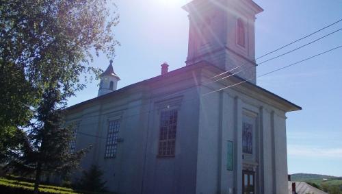 Biserica - vedere exterioară